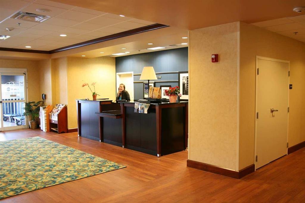 Hampton Inn & Suites - Cape Cod / West Yarmouth Interior foto